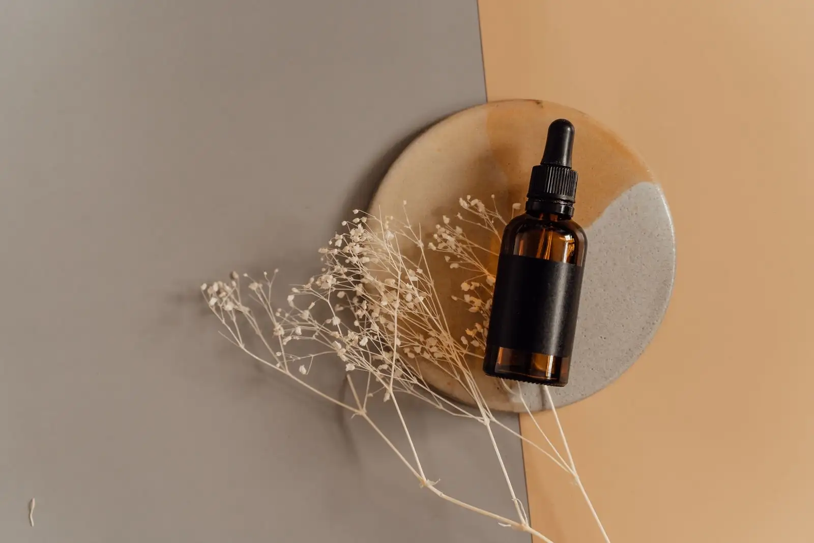 Storing CBD oil: heat, air and light, by the numbers