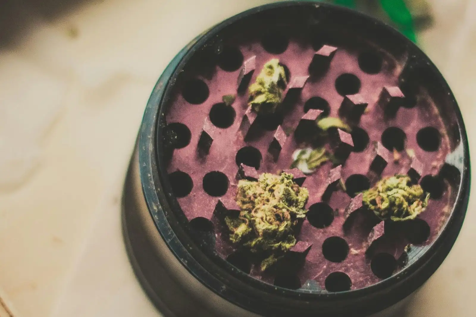 The 4 types of CBD grinder: 2, 3, 4-piece or electric