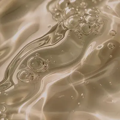 Macrophotographie de gel ambré, bulles et reflets